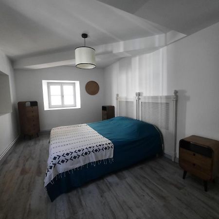 Duplex Place Du Marche Saint-Jean-dʼAngély 外观 照片