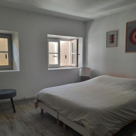 Duplex Place Du Marche Saint-Jean-dʼAngély 外观 照片